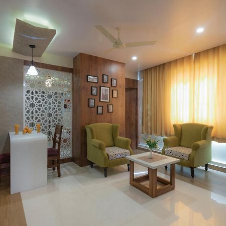 Hotel Monarch International Bangalore Bagian luar foto