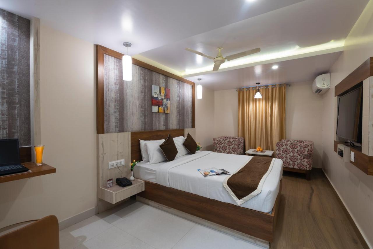 Hotel Monarch International Bangalore Bagian luar foto