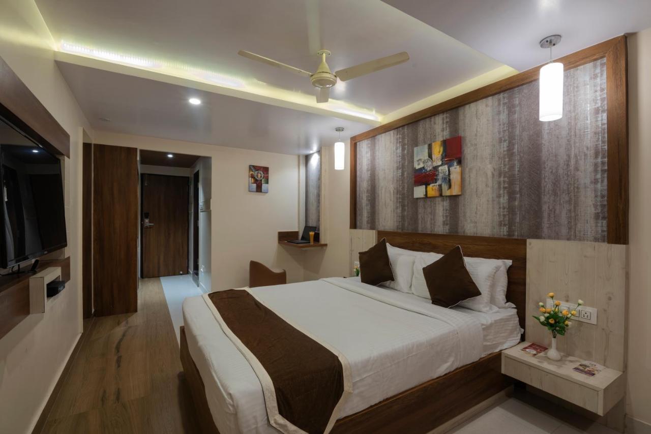 Hotel Monarch International Bangalore Bagian luar foto