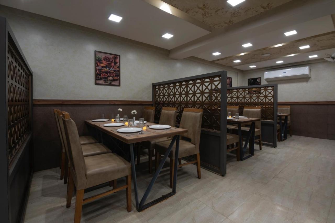 Hotel Monarch International Bangalore Bagian luar foto