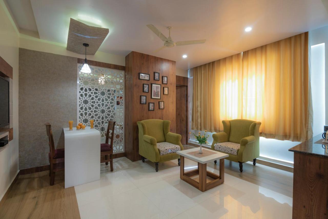 Hotel Monarch International Bangalore Bagian luar foto