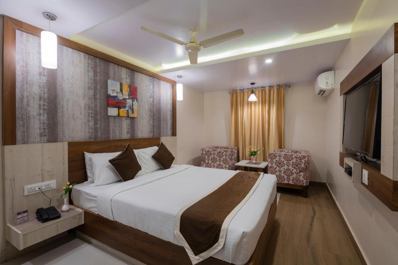 Hotel Monarch International Bangalore Bagian luar foto
