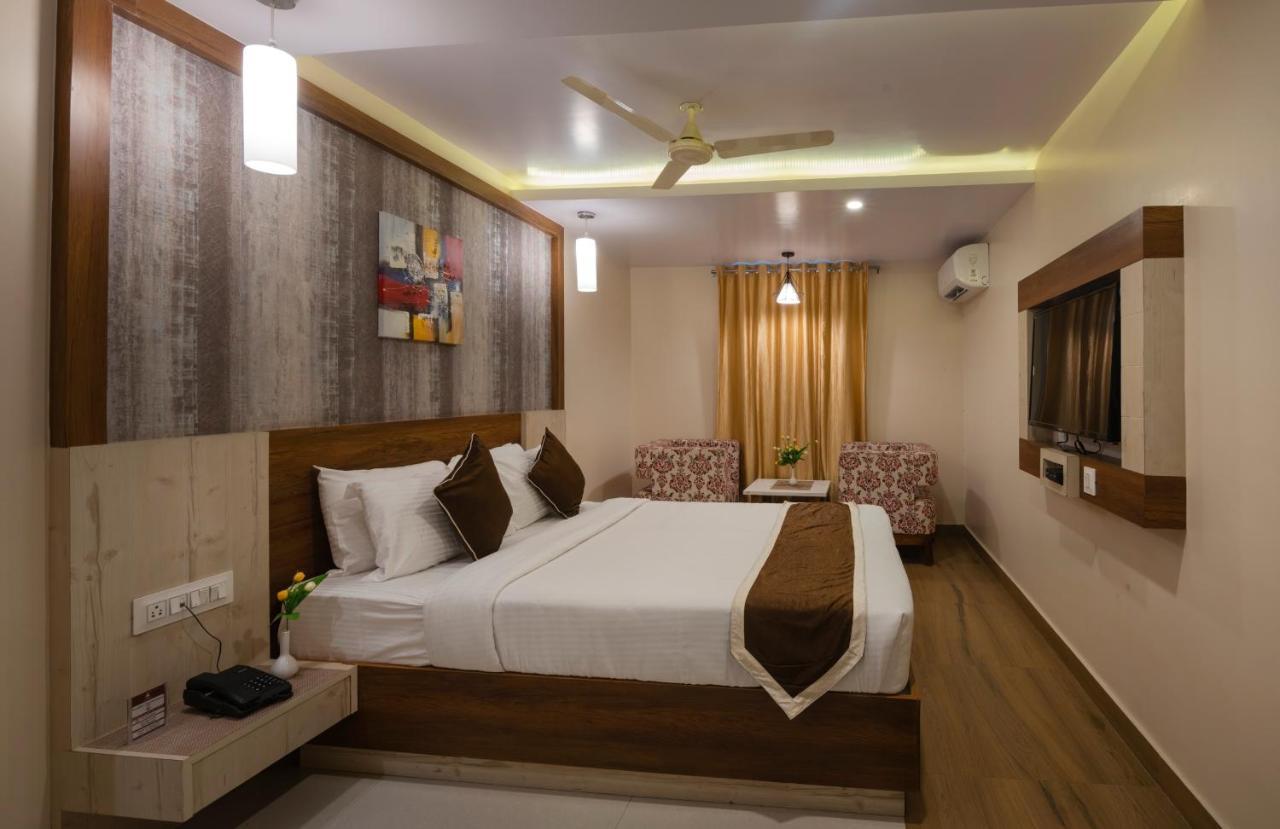 Hotel Monarch International Bangalore Bagian luar foto