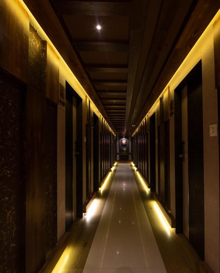 Hotel Monarch International Bangalore Bagian luar foto