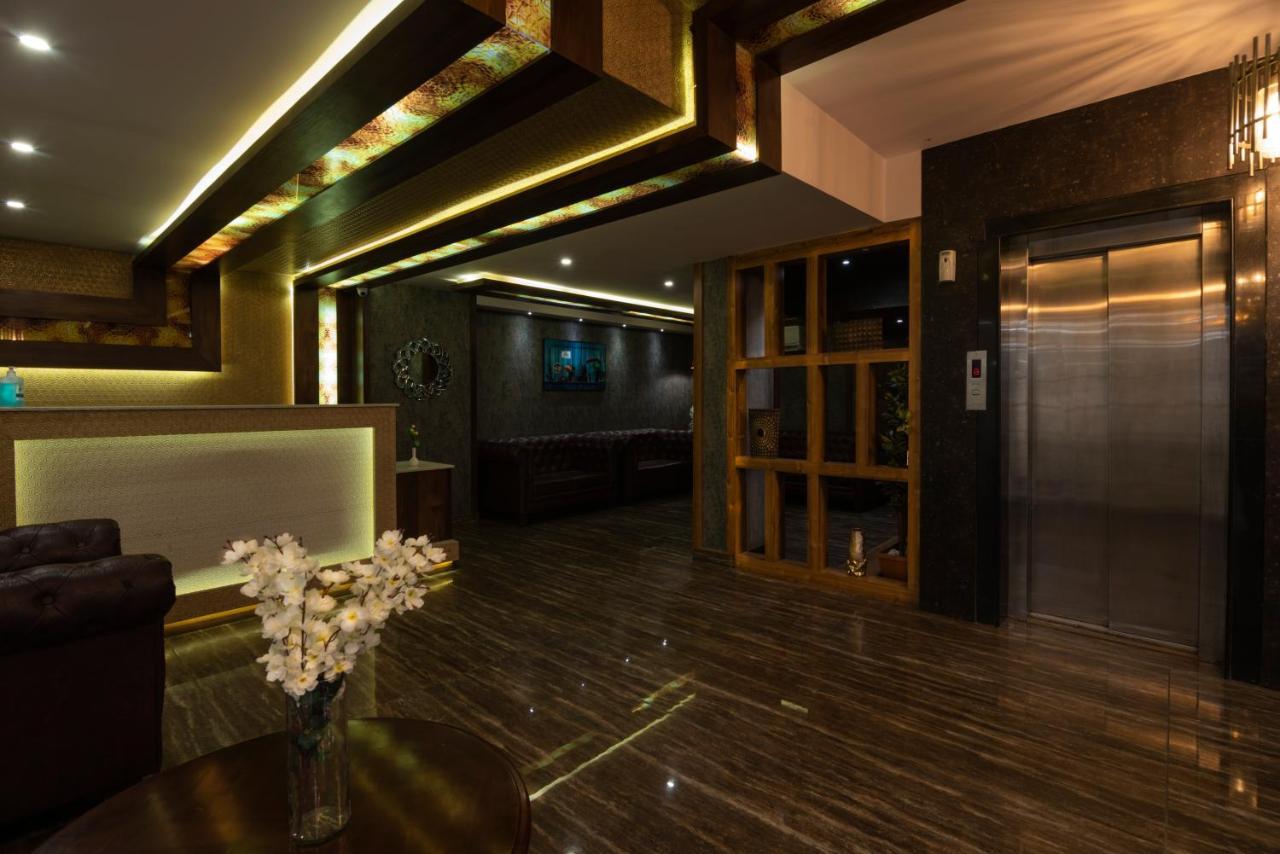Hotel Monarch International Bangalore Bagian luar foto