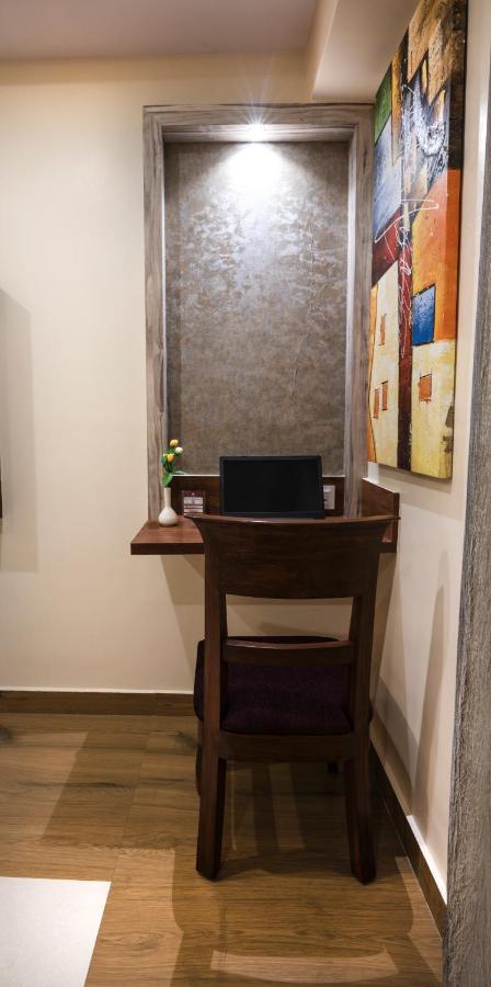 Hotel Monarch International Bangalore Bagian luar foto
