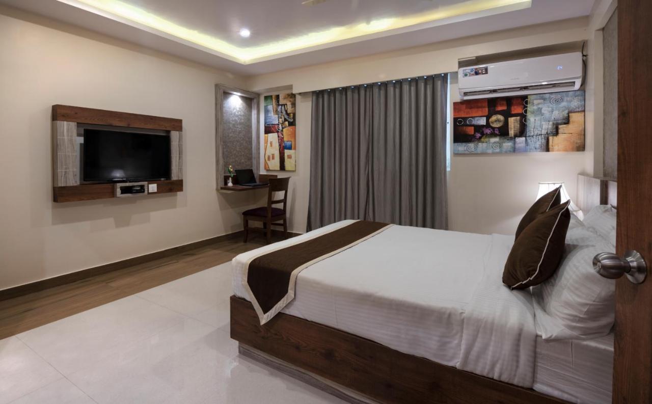 Hotel Monarch International Bangalore Bagian luar foto