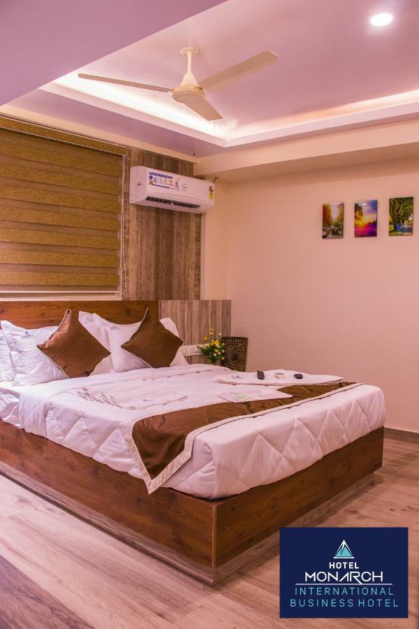 Hotel Monarch International Bangalore Bagian luar foto