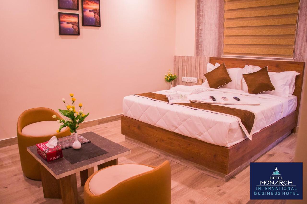 Hotel Monarch International Bangalore Bagian luar foto