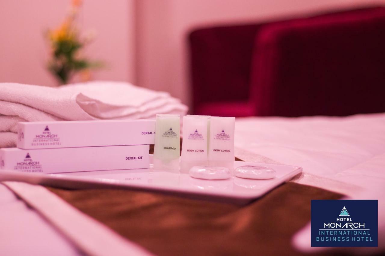 Hotel Monarch International Bangalore Bagian luar foto