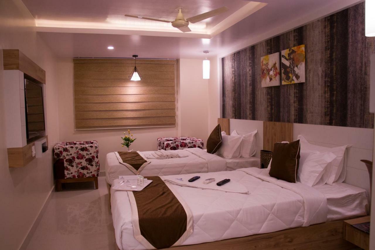 Hotel Monarch International Bangalore Bagian luar foto
