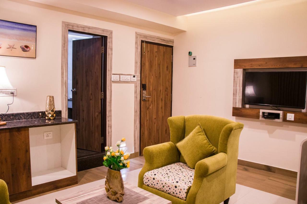 Hotel Monarch International Bangalore Bagian luar foto