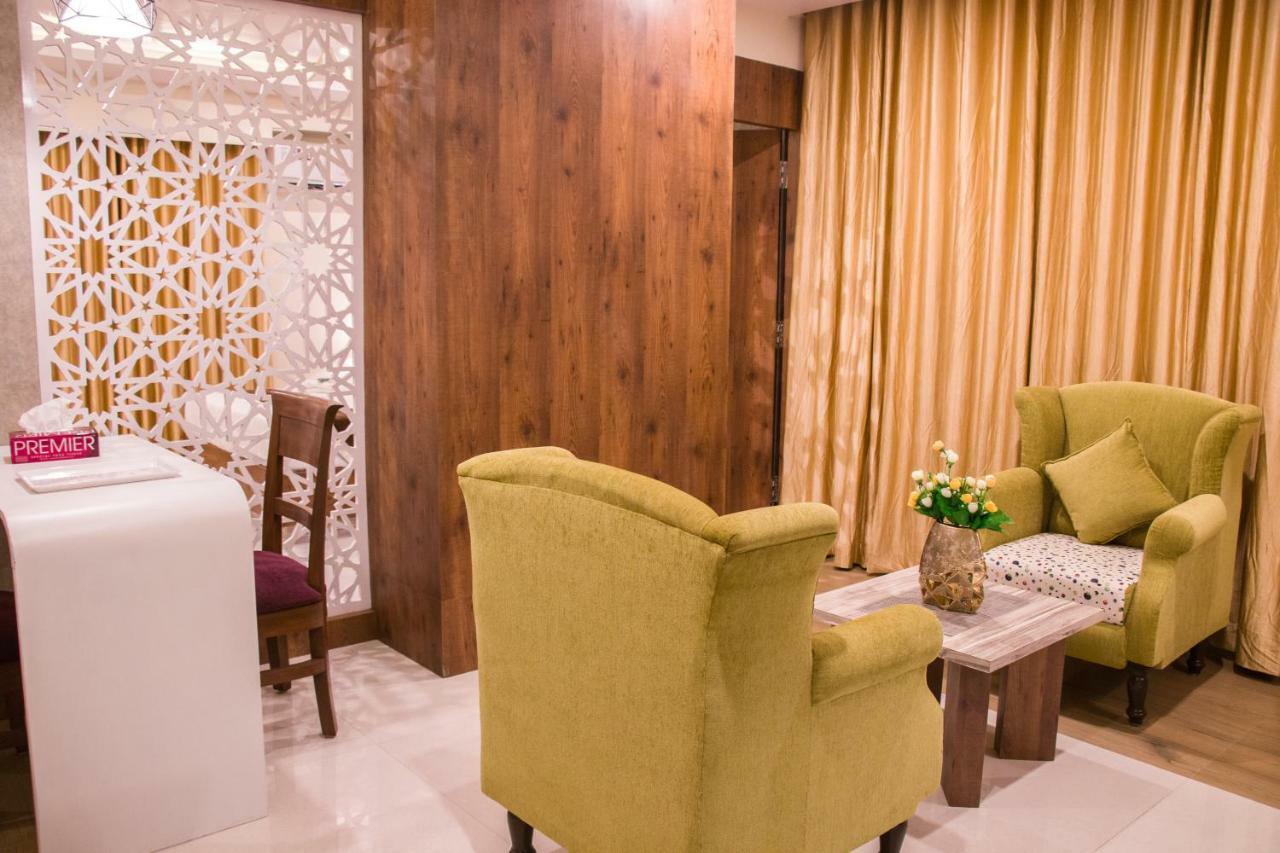Hotel Monarch International Bangalore Bagian luar foto